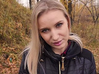 Cô gái brush gái tuổi teen của tôi thích đụ và nuốt kiêm ngoài trời. - POV