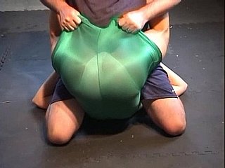 Worstelen seksuele vernedering 0001
