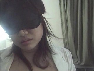 MENINA ASIÁTICA É RECHEADA - Jovem estudante de intercâmbio chinês se tornou minha escrava bodily durante o verão. Levei-a para um motor hotel sujo à beira da estrada em Indiana e transei com ela por