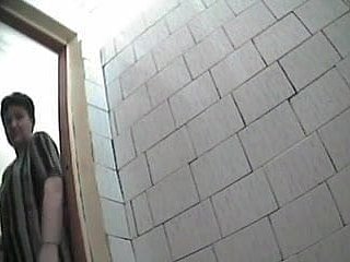 Verborgen cam in wc - 2