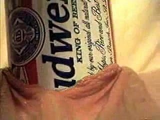 ایک Budweiser کمپنی بیئر کر سکتے ہیں کا استعمال کرتے ہوئے انتہائی آبجیکٹ اضافے