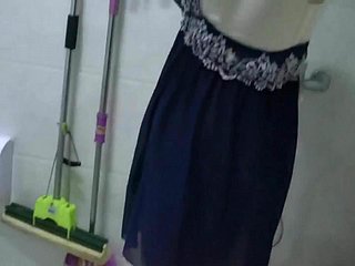 Chinese MILF Pisses, Douches, Vibes, en Screws.mp4