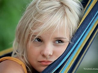 منرو اس کی میٹھی خود مشت زنی