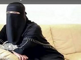 منقبه هايجه تتناك وتمص وهي لابسه العبايه والنقاب